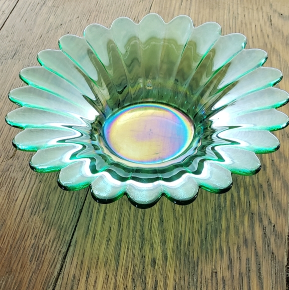 Green Carnival Glass Flower Dish Candle Holder - Picture 4 of 6